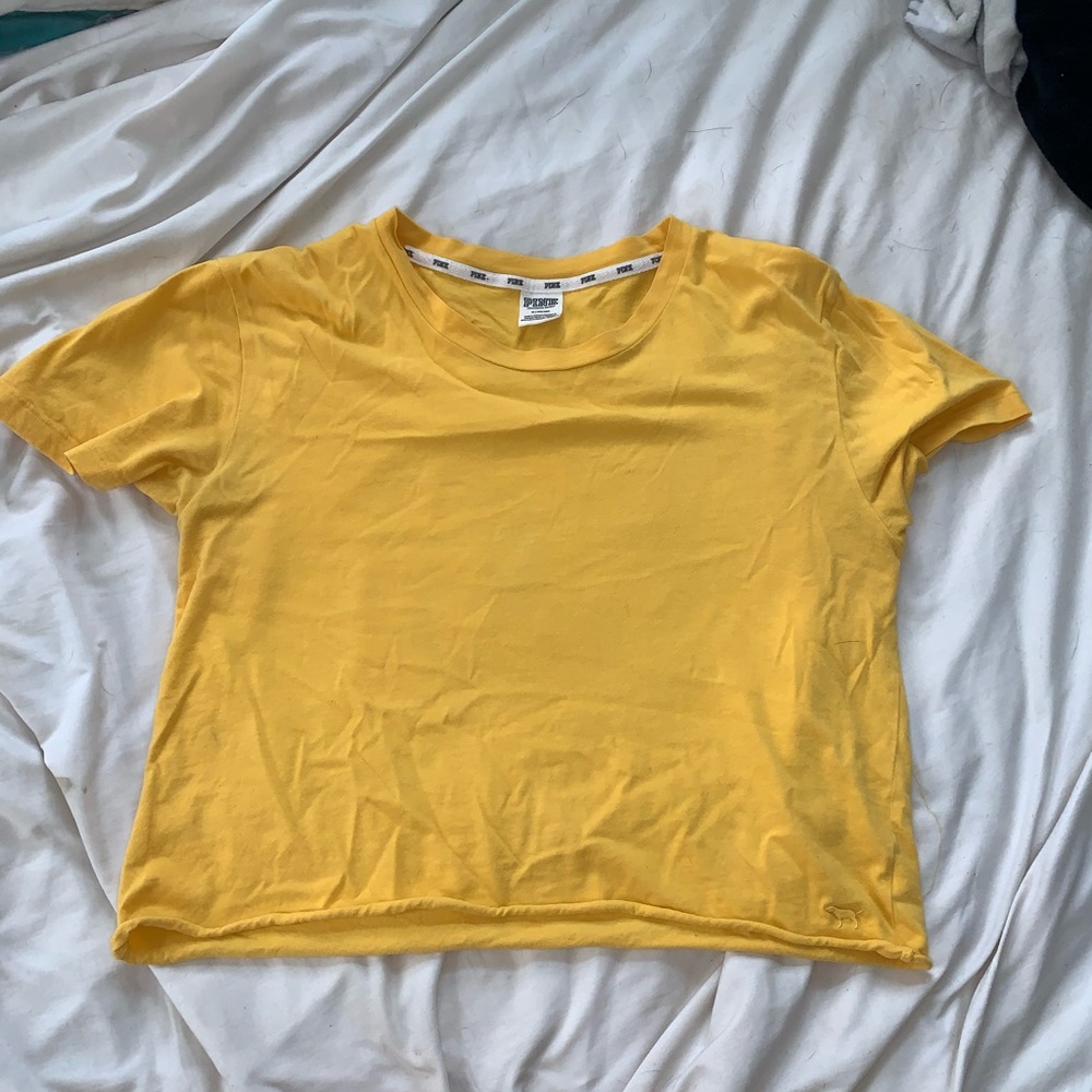 yellow vs pink tshirt